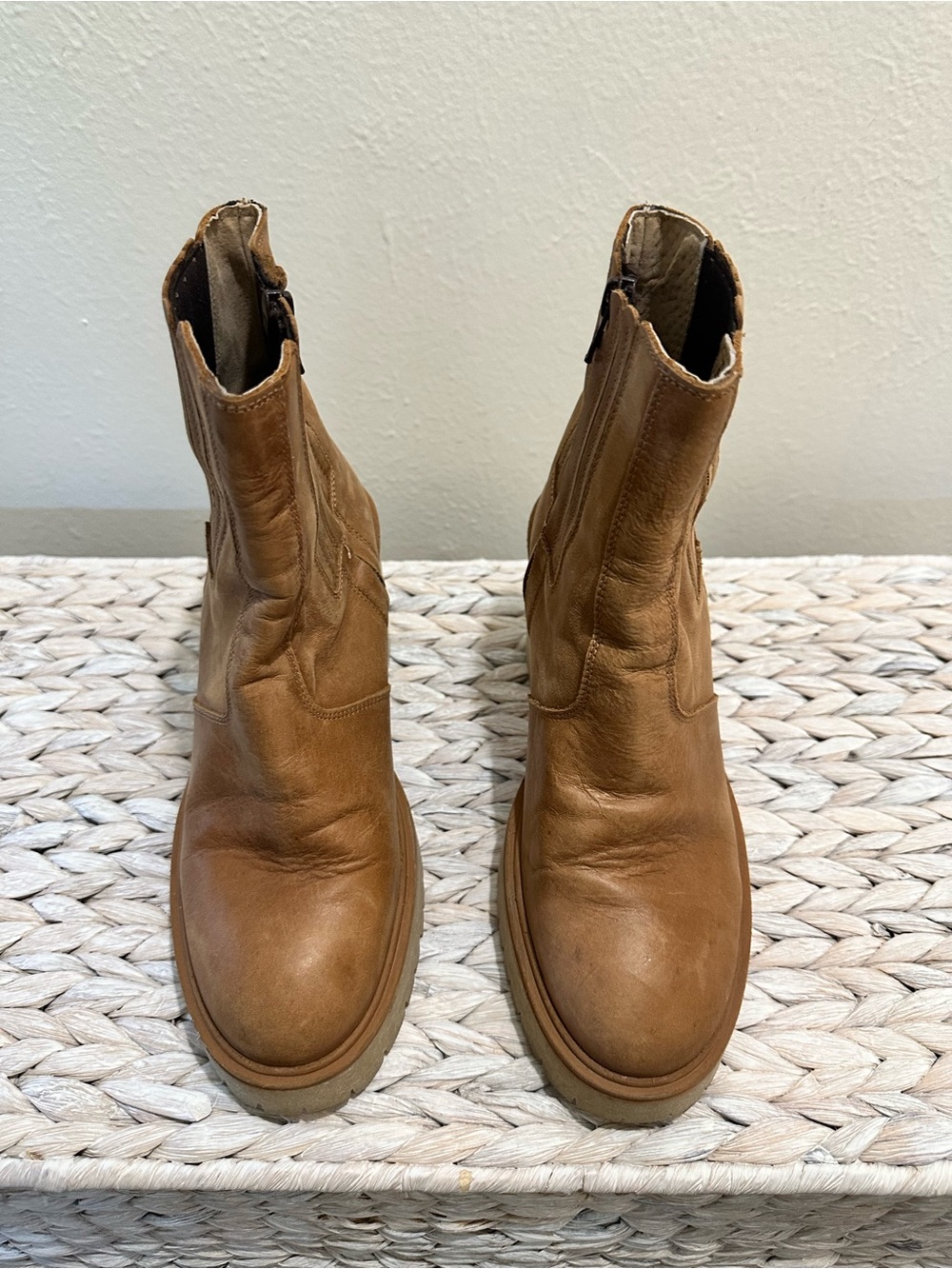 Free People Women's Tan Leather Heeled Chelsea Boots